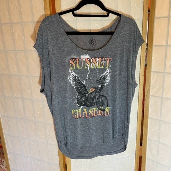 Volcom Biker Tee Size S Runs Large Oversized Loose Fit Graphic Gray Cap Sleeves - Picture 1 of 6